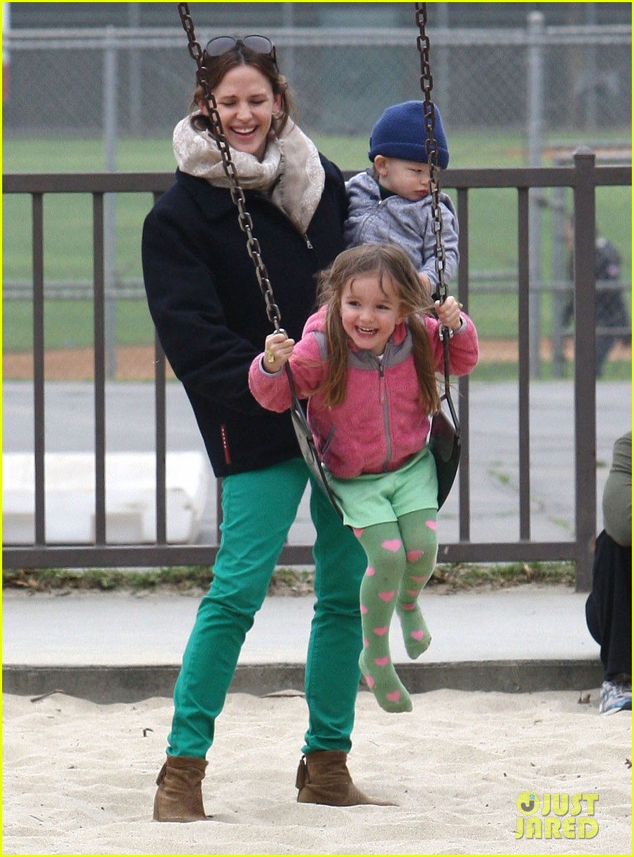Ben Affleck & Jennifer Garner: Family Park Day!: Photo 2832594 | Ben